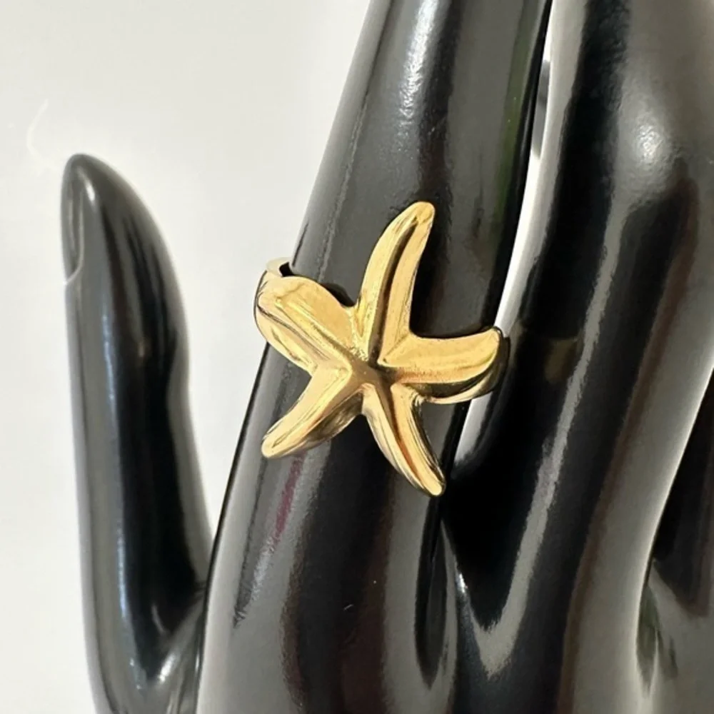 Gold Starfish‎ Ring